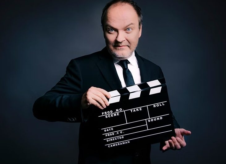 Interview: Jens Wawrczeck über seine Hommage an Alfred Hitchcock