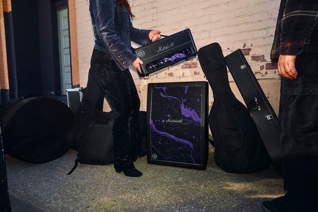 Marshall JMH Studio Röhrenverstärker mit psychedelischem Hendrix-Muster im Bandraum