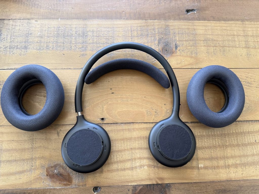 Der Beats 360 mit abgenommenen Ohrpolstern.