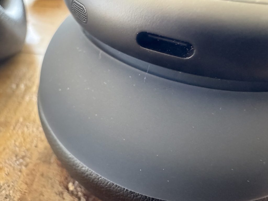 Der USB-C-Anschluss dient beim Beats 360 zum Laden.